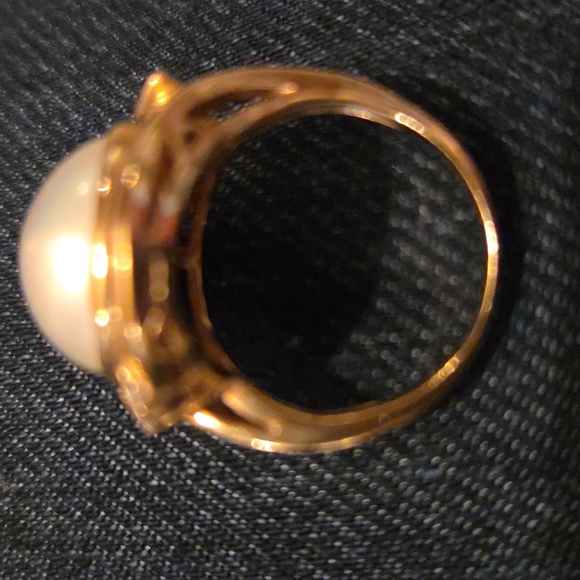 14kt gold ring w/ mabe pearl & 6 diamonds from Bailey, Banks and Biddle. - Picture 5 of 5